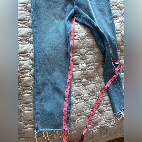 Good American Good Straight Split Back Pockets Jeans - Picture 14 of 16